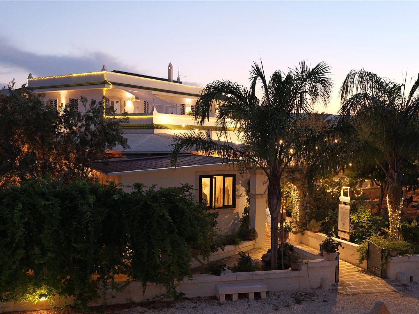 La masseria illuminata, la sera