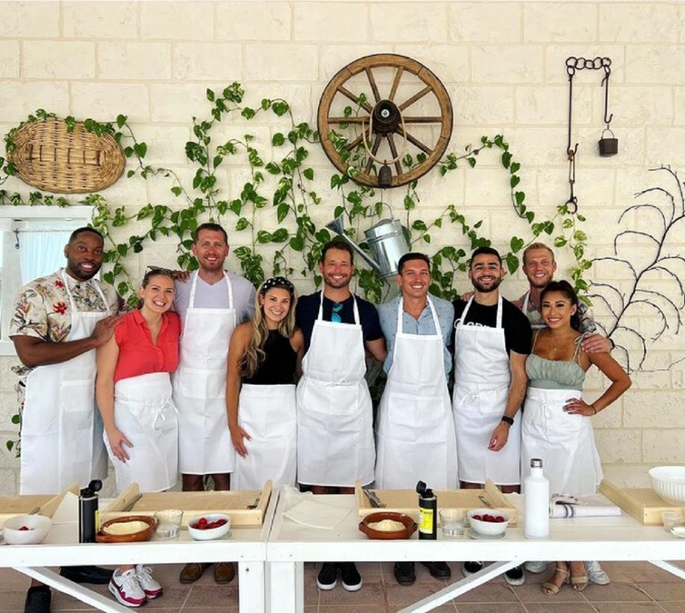 Il gruppo con i grembiuli al laboratorio della Masseria