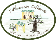 Logo di Masseria Monte: la masseria fra un ulivo secolare e una vite, dentro un ovale verde