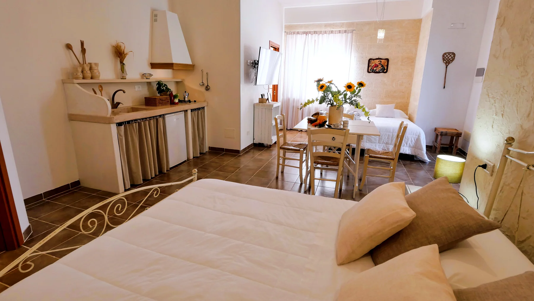Veduta della camera e dell’angolo cucina